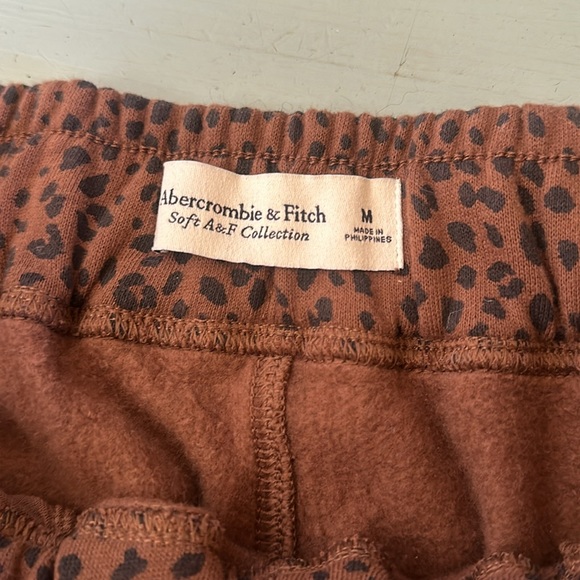 A&F leopard sweatpants, size M - Picture 3 of 7